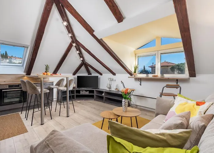 Center Catalina -1st Row To The Sea *